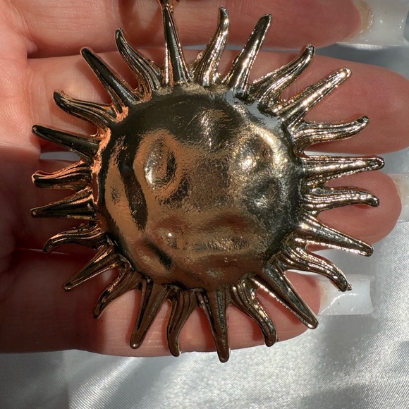 Anthropologe new adjustable Gold Sun Pendant Necklace - Picture 4 of 12